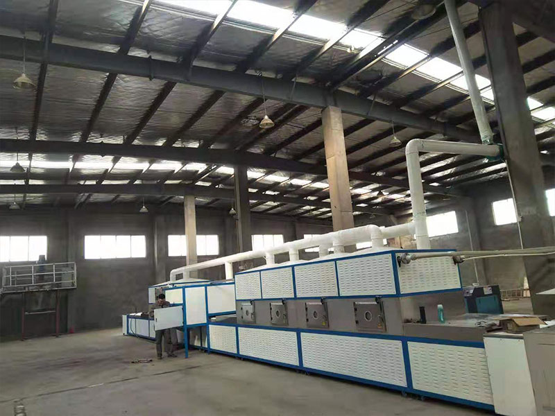 选对微波烘干设备不难！多行业适配方法 + 低碳考量